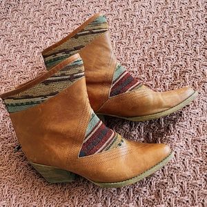 Navajo bohemian cowboy boots!